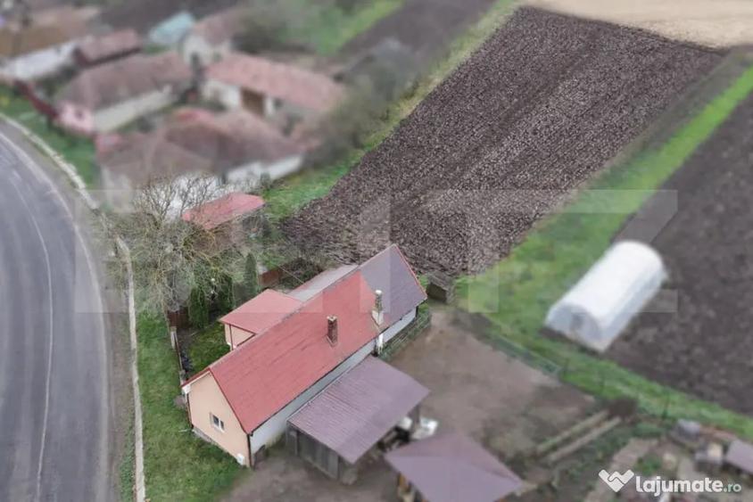 Casă cu 2 camere cu Teren 2300 Mp în Breaza