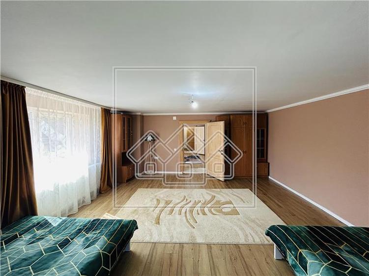 Casă individuală cu 4 camere cu Teren 1800 Mp în Roșia