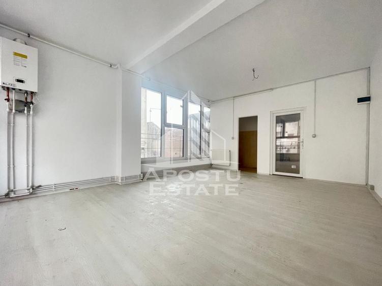 Spațiu comercial, de 30 mp, în Intim