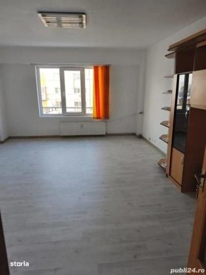 Apartament cu 3 camere decomandat în Calea Călărașilor