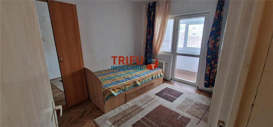 Apartament cu 3 camere decomandat, mobilat în Cetate
