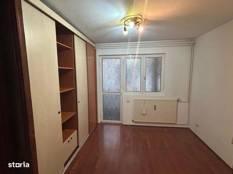 Apartament cu 4 camere semidecomandat în Drumul Taberei