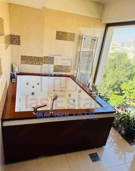 Apartament cu 4 camere decomandat în Filiași