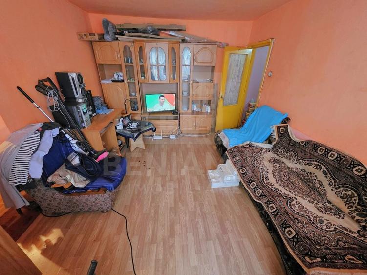 Apartament cu 2 camere semidecomandat, mobilat în Craiovița Nouă