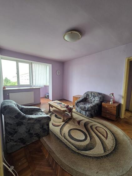 Apartament cu 3 camere decomandat în Gara de Nord