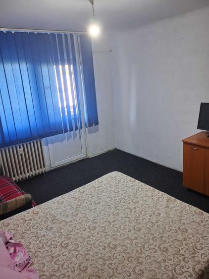 Garsonieră decomandată în Rovine
