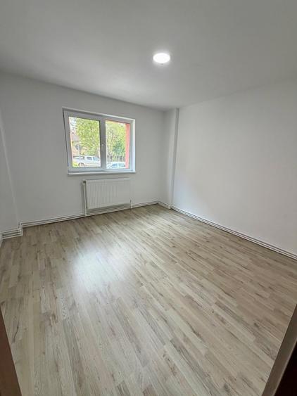 Apartament 2 camere, balcon, terasa, zona Cetate-Mercur - 1