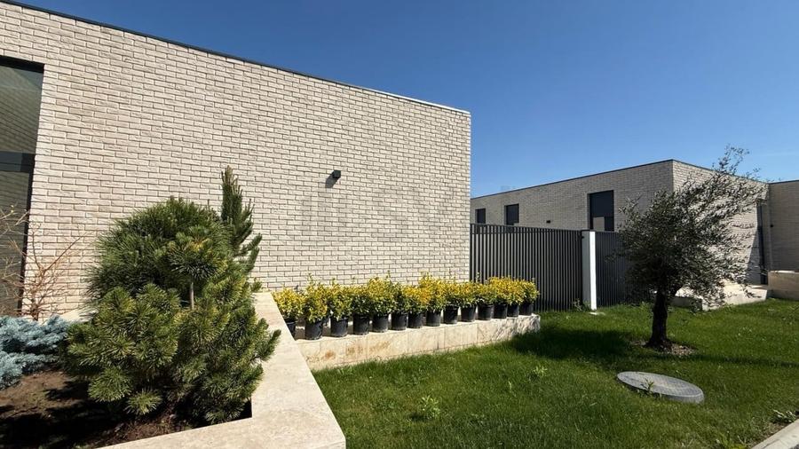 Casă individuală cu 4 camere cu Canalizare în Corbeanca