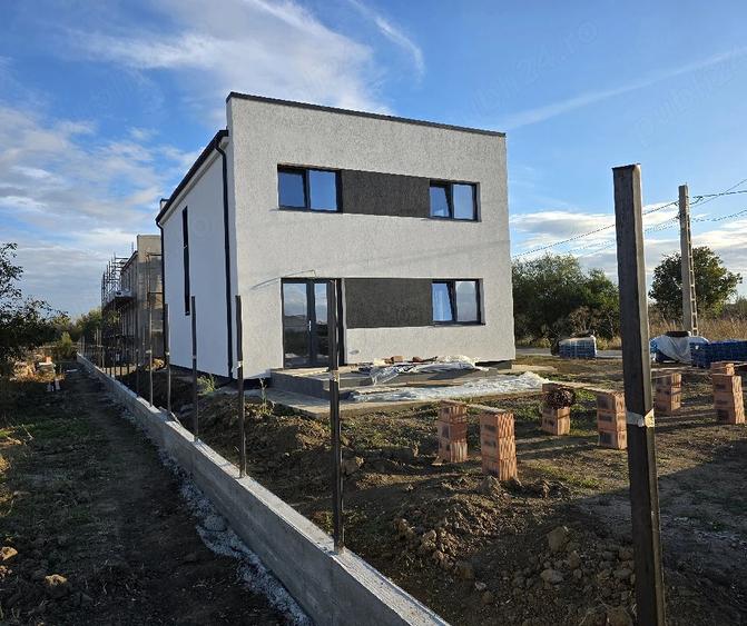 Casă cu 4 camere cu Teren 524 Mp în Copăceni
