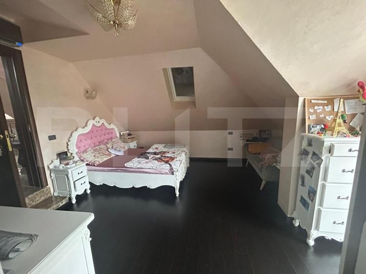 Casă individuală cu 8 camere cu Piscina în Dumbrăvița