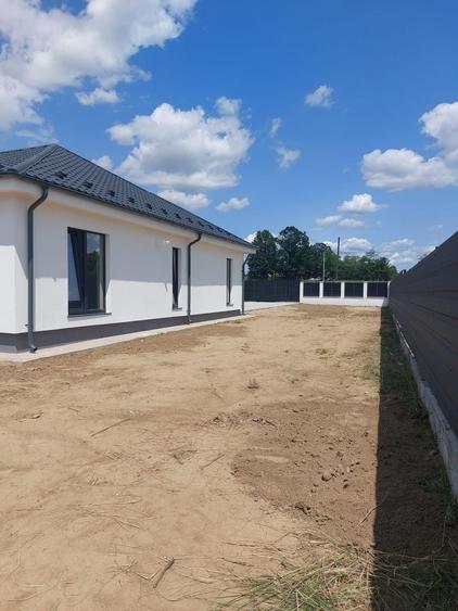 Casă cu 3 camere în Suseni