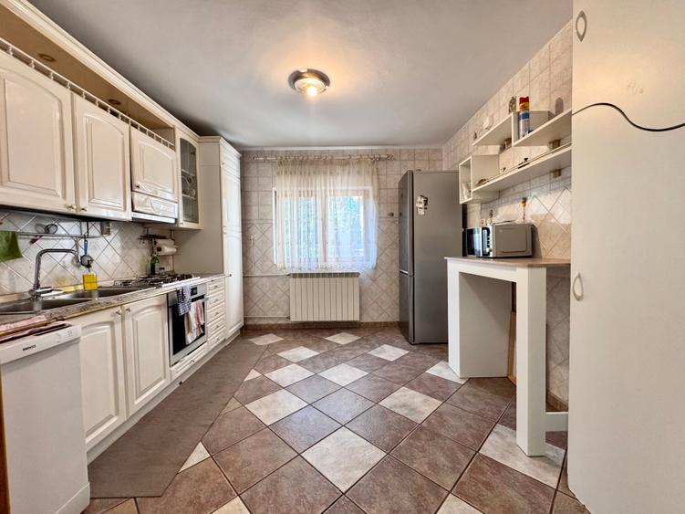 Apartament cu 3 camere decomandat în Timpuri Noi