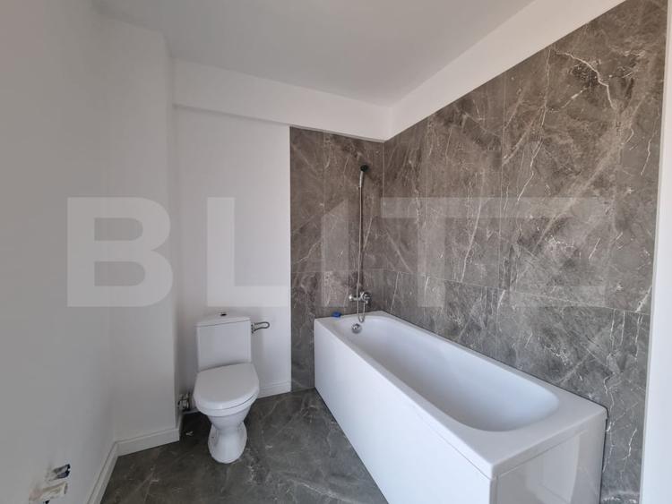Apartament cu 3 camere semidecomandat în Dâmbul Rotund