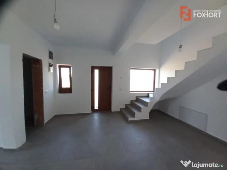 Casă cu 4 camere cu Teren 259 Mp în Plopi