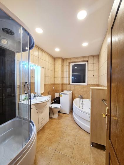 Apartament cu 3 camere decomandat în Zorilor