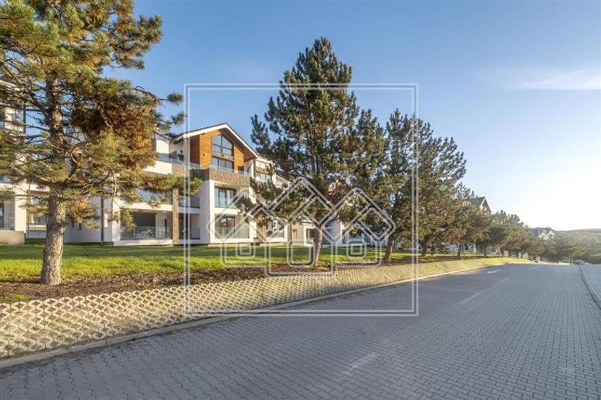 Penthouse cu 3 camere nedecomandat în Exterior Vest