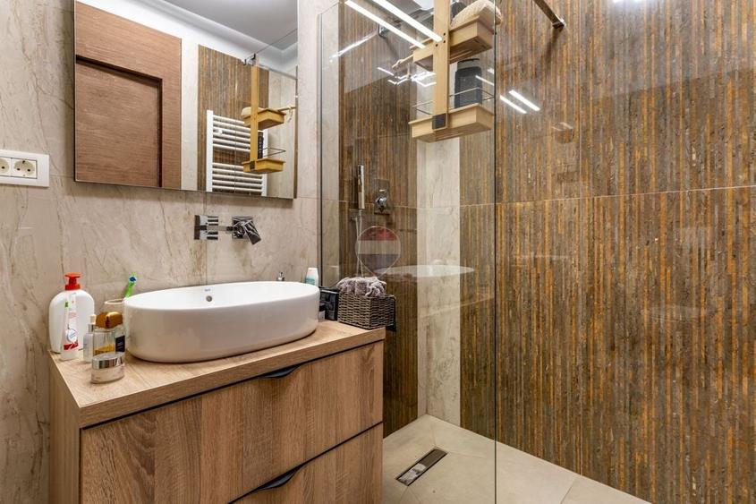 Apartament cu 4 camere decomandat, mobilat în Zorilor