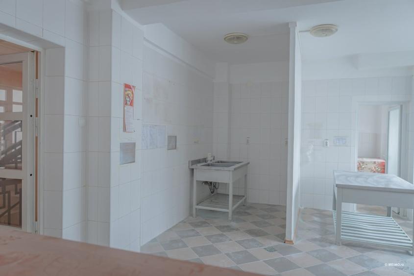 Casă individuală cu 20 camere cu Canalizare în Moinești