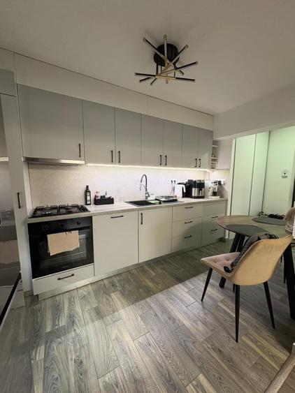 Apartament cu 3 camere decomandat, mobilat în Central