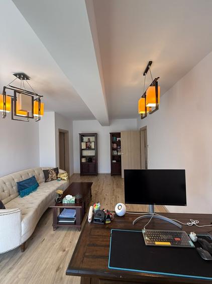 Apartament cu 2 camere semidecomandat, mobilat în Băneasa
