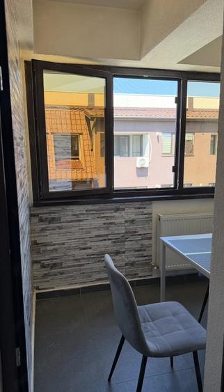 Apartament cu 3 camere decomandat în Exterior Vest