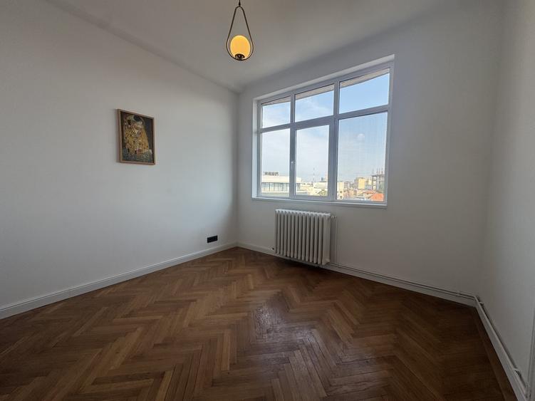 Apartament cu 3 camere semidecomandat în Rosetti