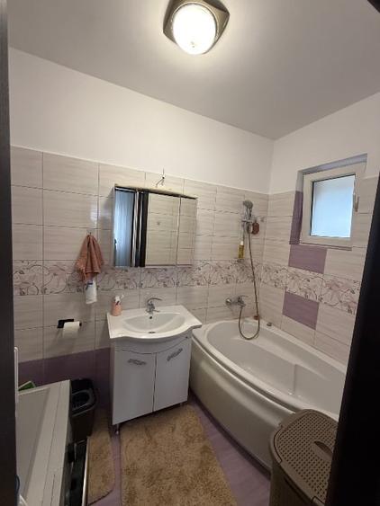 Apartament cu 3 camere decomandat, mobilat în Central