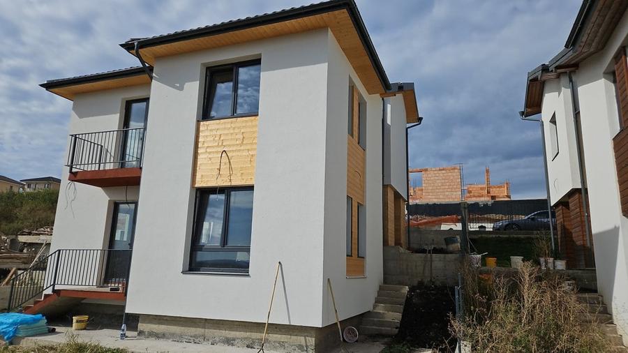 Casă individuală cu 4 camere cu Canalizare în Dezmir