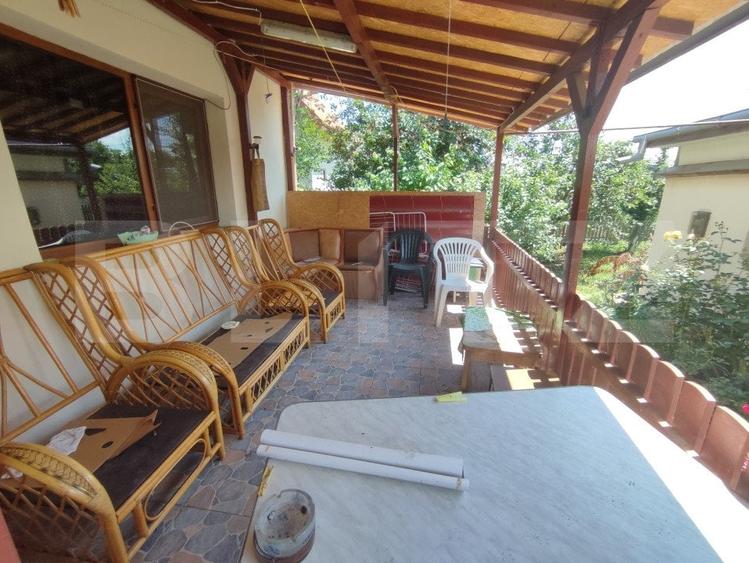 Casă individuală cu 8 camere cu Canalizare în Cătămărești-Deal