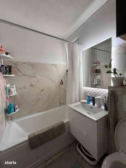 Apartament cu 3 camere decomandat în Rovine