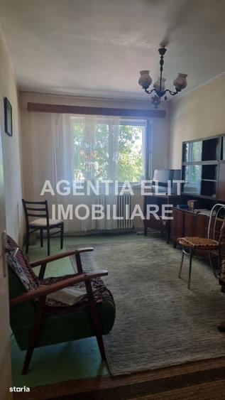 Apartament cu 3 camere semidecomandat în Central