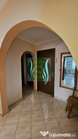Apartament 3 camere, 2 balcoane, zona Episcopiei, Roman - 1