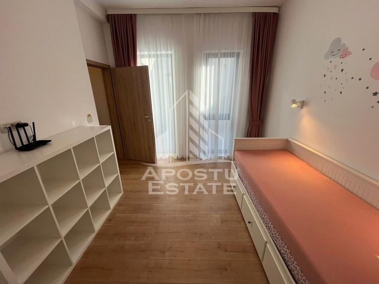 Apartament cu 3 camere semidecomandat, mobilat în Central