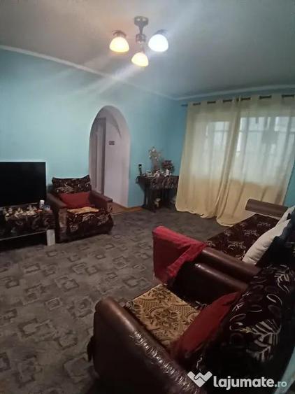 Apartament cu 3 camere decomandat în Traian