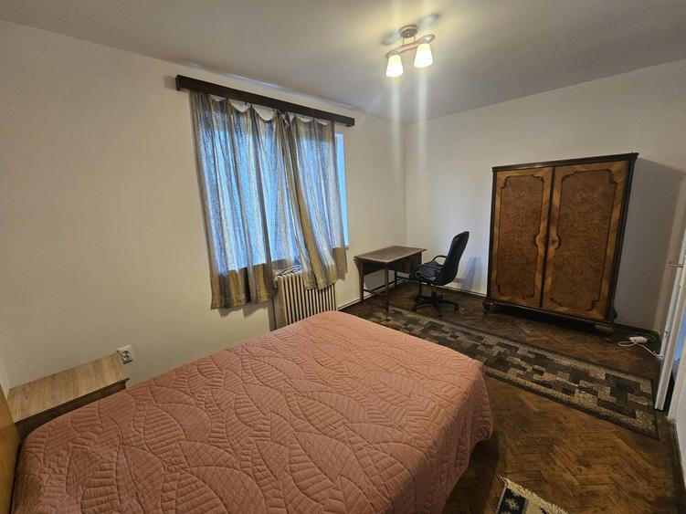 Apartament cu 3 camere decomandat, mobilat în Central