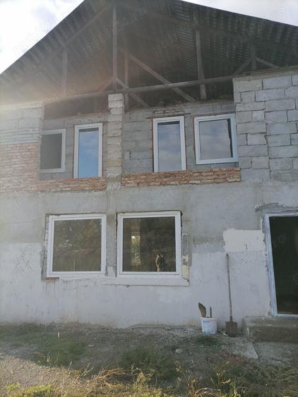 Casă cu 2 camere cu Teren 1440 Mp în Central