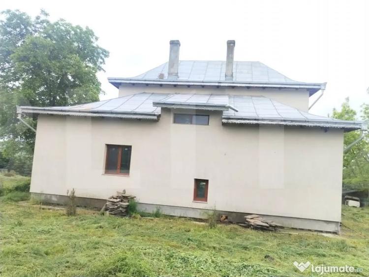 Casă cu 5 camere cu Teren 1400 Mp în Dorohoi