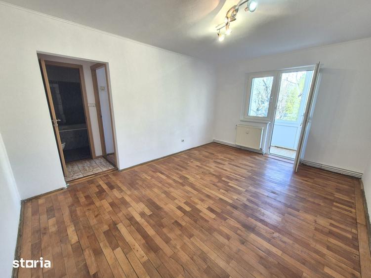 Apartament cu 2 camere semidecomandat în Hărmanului