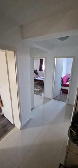 Apartament cu 3 camere decomandat în Aradului