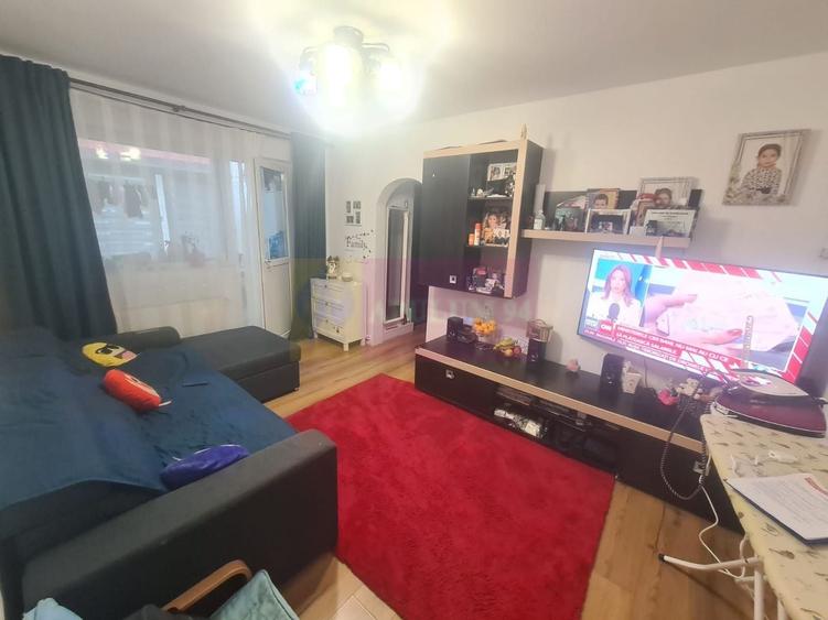 Apartament cu 3 camere de vanzare in Campina - Zona Cuza - 1