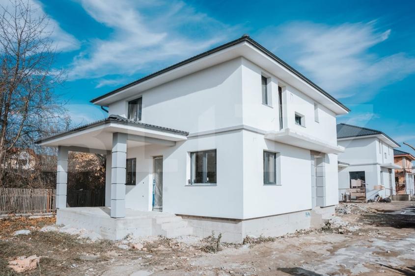 Casă individuală cu 4 camere cu Canalizare în Calea Moldovei