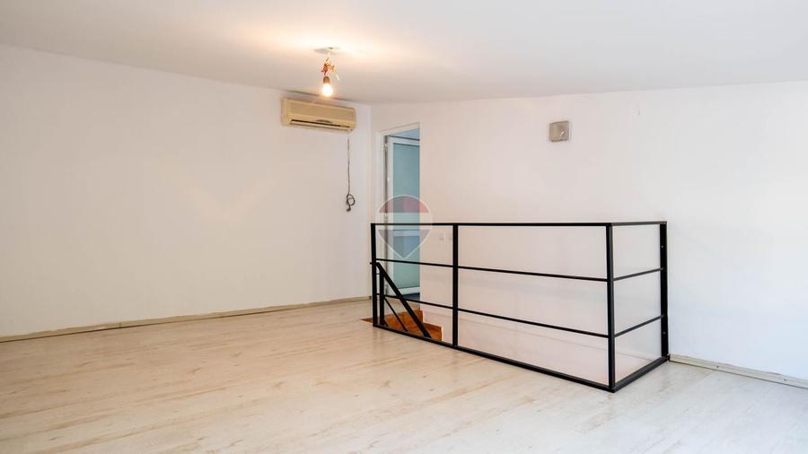 Casă individuală cu 9 camere cu Teren 160 Mp în Chitila