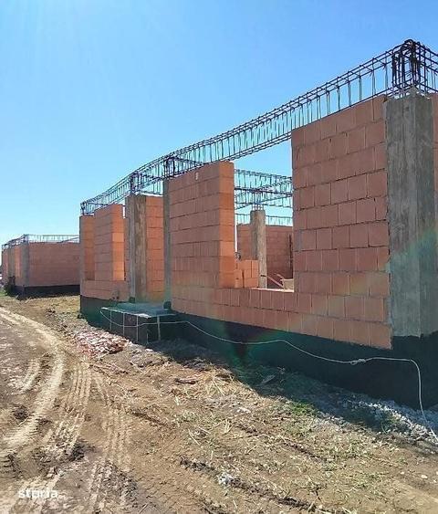 Casă cu 4 camere în Vârteju