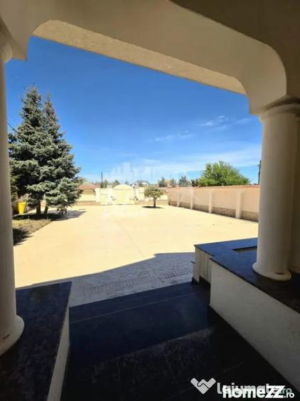 Casă cu 7 camere cu Teren 1642 Mp în Poiana