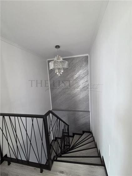 Casă individuală cu 5 camere cu Teren 220 Mp în Odăile