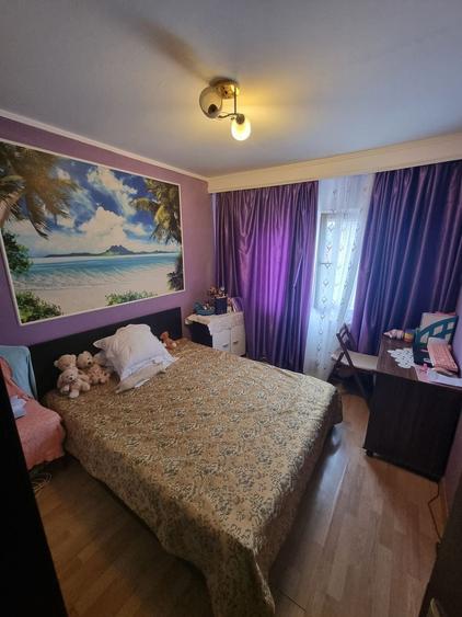 Apartament cu 4 camere decomandat, mobilat în Dacia