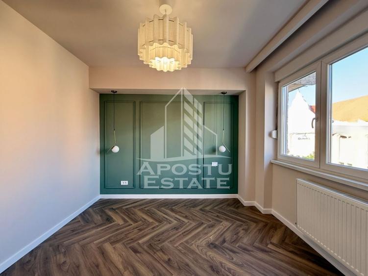Apartament cu 3 camere semidecomandat, mobilat în P-ța Victoriei