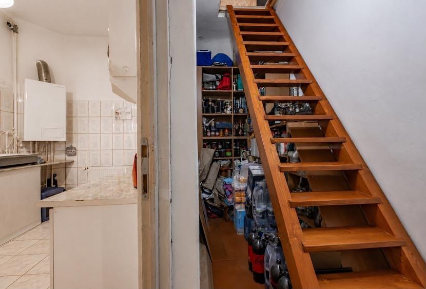 Casă individuală cu 5 camere cu Canalizare în Central