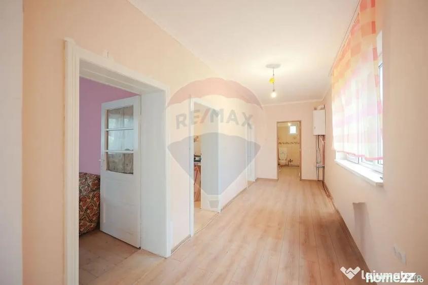 Casă cu 4 camere cu Teren 2440 Mp în Alparea