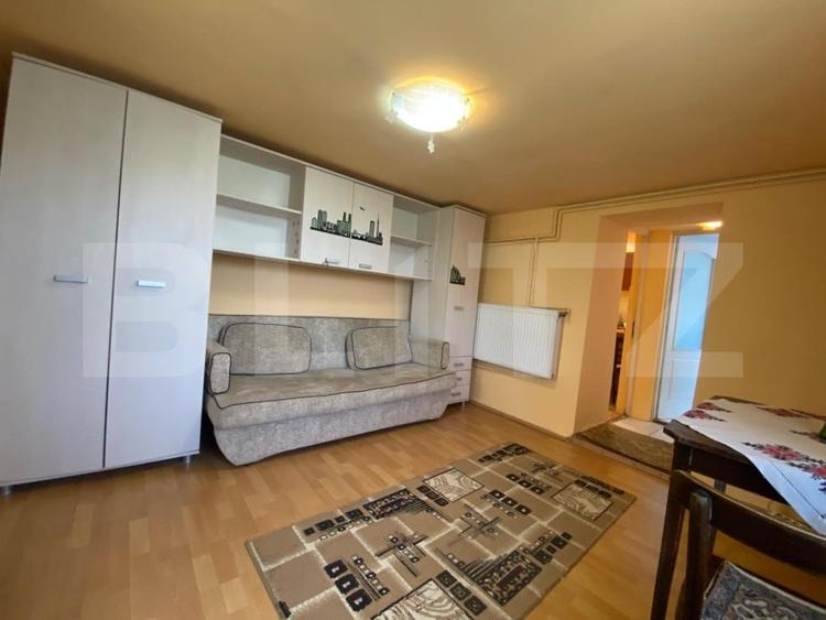 Garsonieră decomandată, mobilată în Gruia